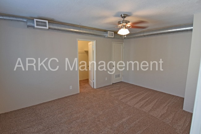 Building Photo - 629 E Armour Blvd