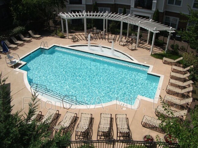 Foto del edificio - 12917 Centre Park Cir