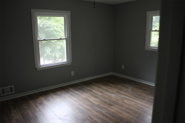 Building Photo - 2393 Winshire Dr