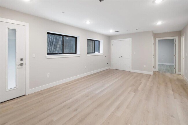 Building Photo - 524 64th St