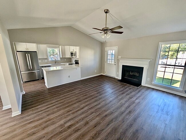 Bright spacious open family areas - 417 Flagg Rd