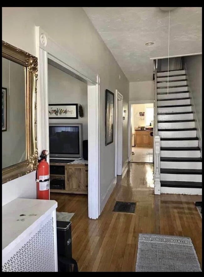 Photo - 101 Hooker St House