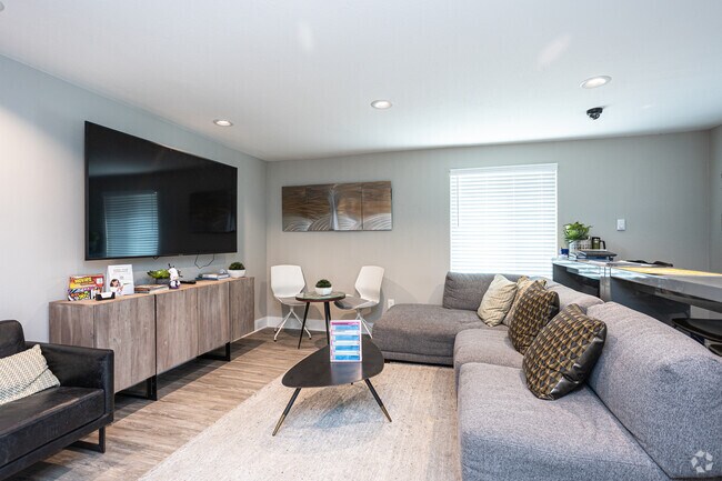 Oficina de arrendamiento - Madison at River's Edge Apartments