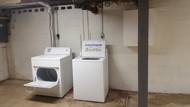 Building Photo - 21803 Peculiar Dr