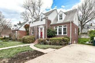 2705 Russell Rd