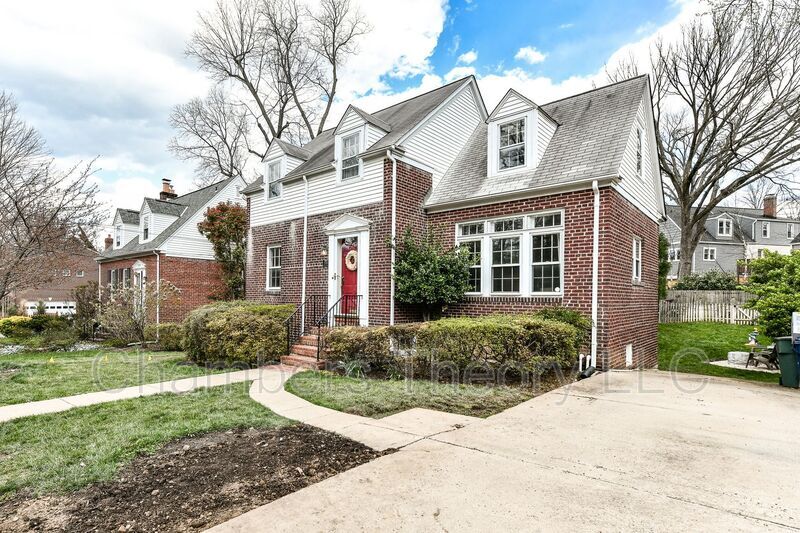 Foto principal - 2705 Russell Rd