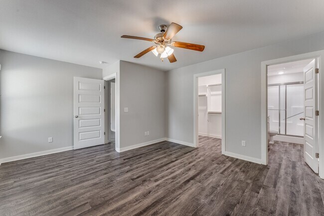 Foto del edificio - 640 Hidden Springs Dr