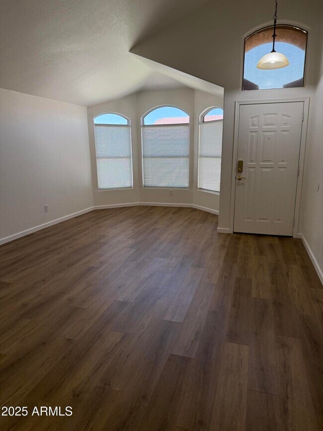 Foto del edificio - 10308 W Jessie Ln