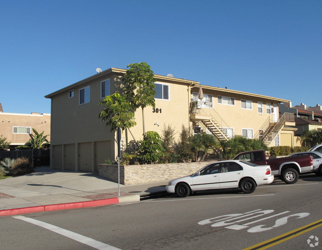 Primary Photo - 301-311 Carnelian St