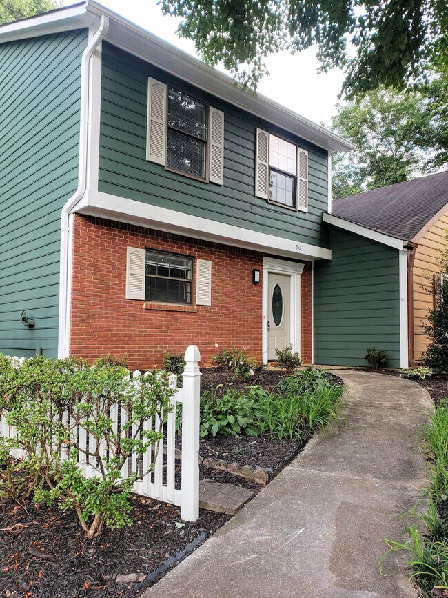 Building Photo - 5031 Village Green Way