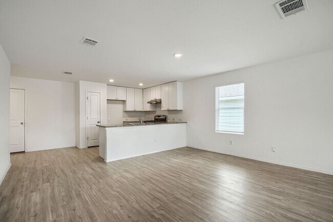 Foto del edificio - First Time Rental!
