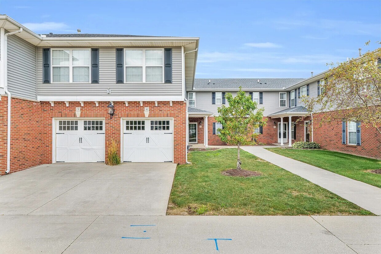 Primary Photo - 104 Essex Ln