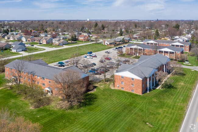 Building Photo - Greenbrier Apartments