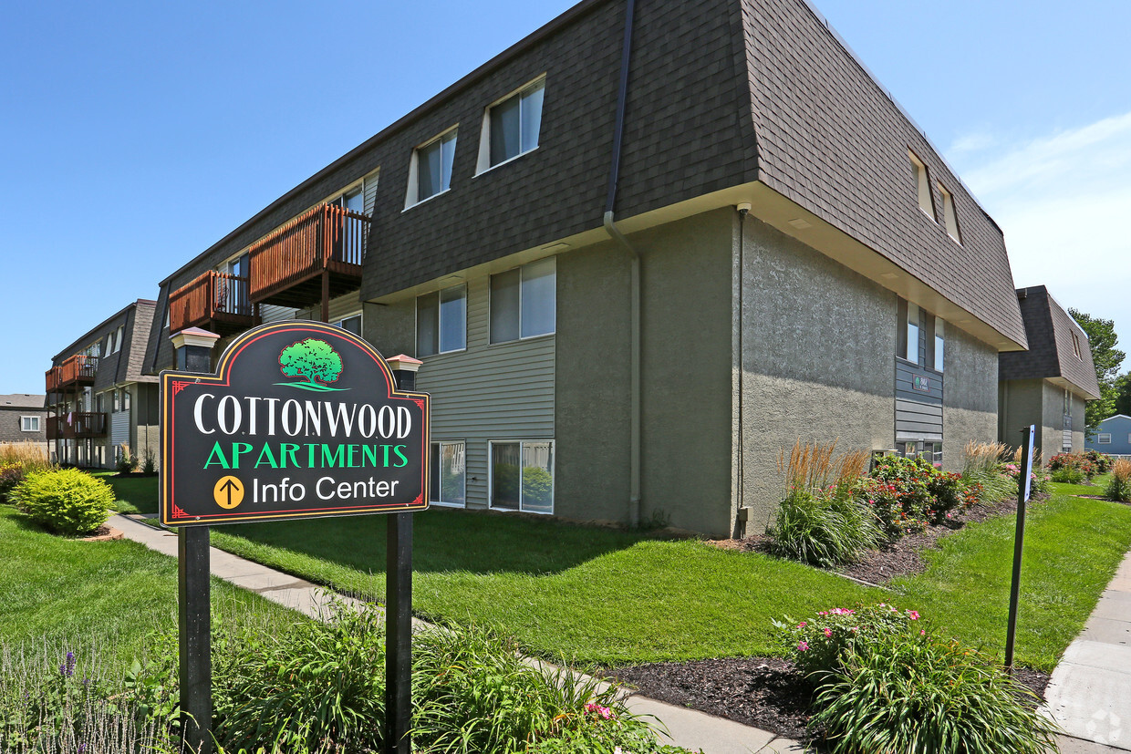 Primary Photo - Cottonwood Apartments