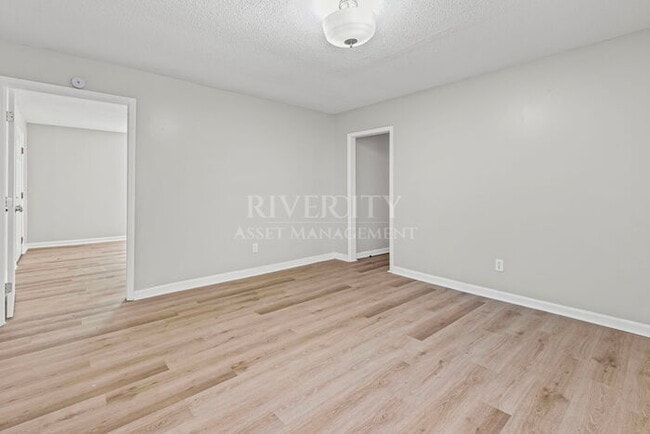 Foto del edificio - Westwood Beauty!!! Section 8 Welcomed !!!!