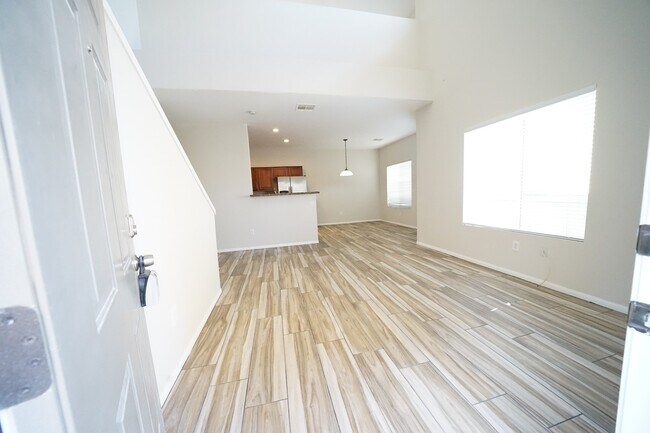 Foto del edificio - Showings Start 6/1/25