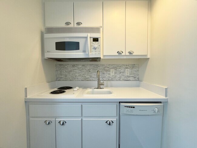 Building Photo - 4524 Broadway Blvd