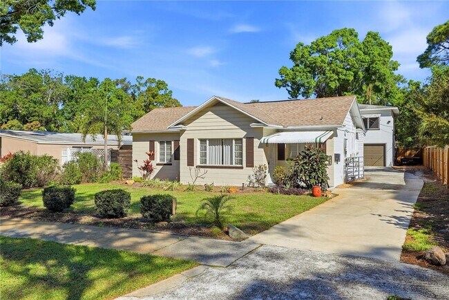 Foto del edificio - 755 Alamanda Way S