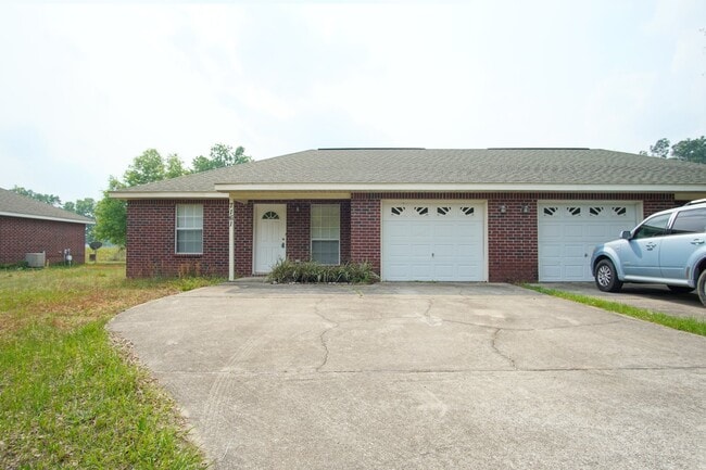 Building Photo - 2-Bed, 2-Bath Brick Duplex Near NAS Whitin...