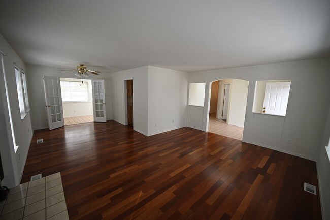 Foto del edificio - 3 bed 2 bath, close to Carrie Blake Park a...