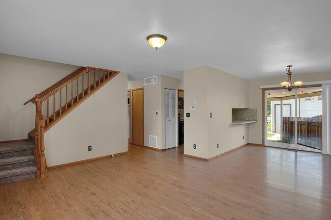 Building Photo - Nice 4 Bed 2 Bath Home with Oversized Gara...