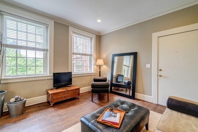 Building Photo - 1 S Prado NE