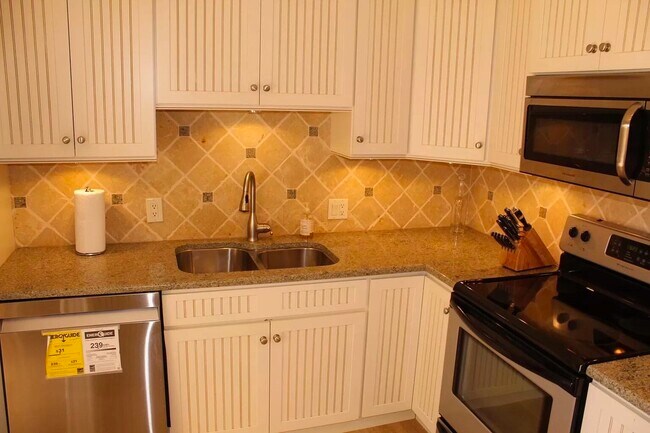 Foto del edificio - 5678 SE Riverboat Dr