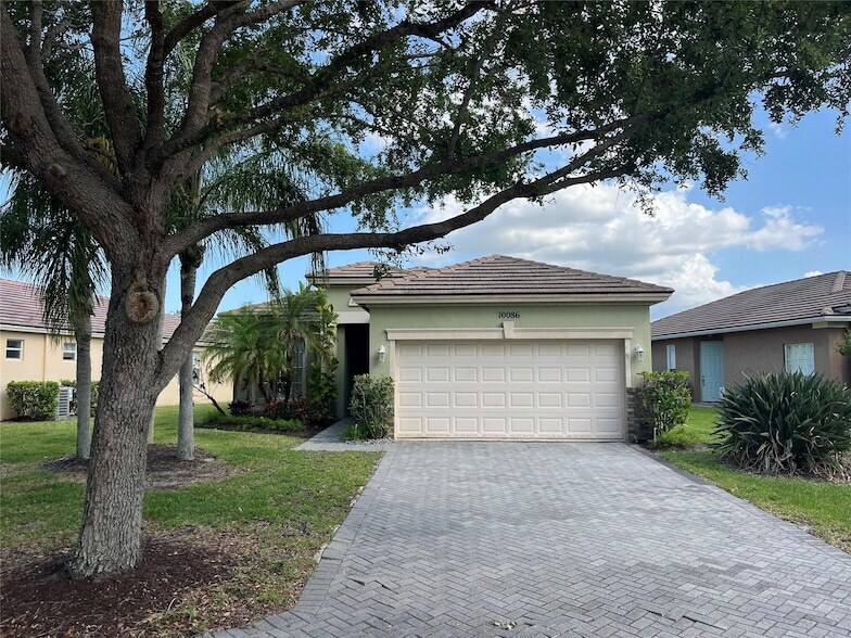 Foto principal - 10086 SW Chadwick Dr