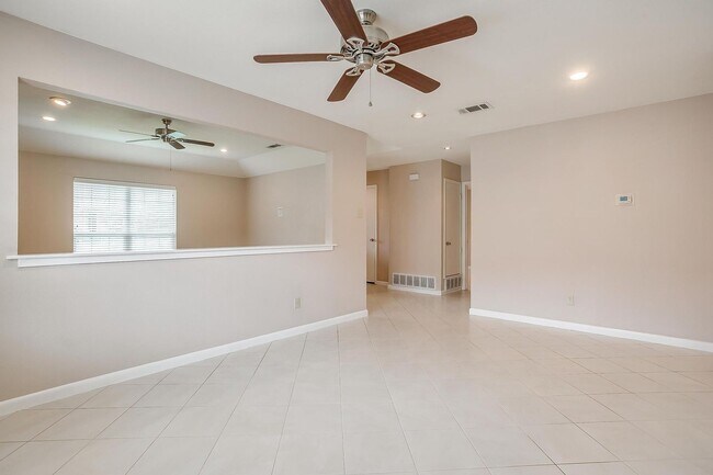Building Photo - Ridgerock Duplex