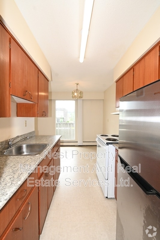 Building Photo - 879 Johnson St