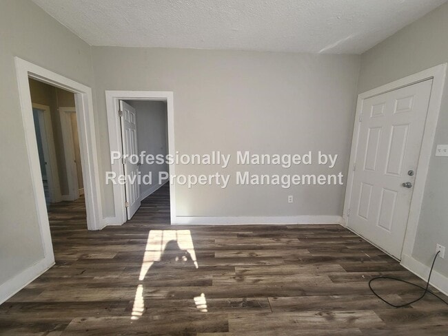 Building Photo - SECTION 8 ACCEPTED
