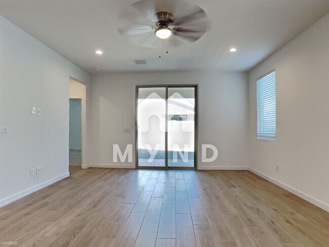 Foto del edificio - 3 br, 2 bath House - 10774 W Garfield St