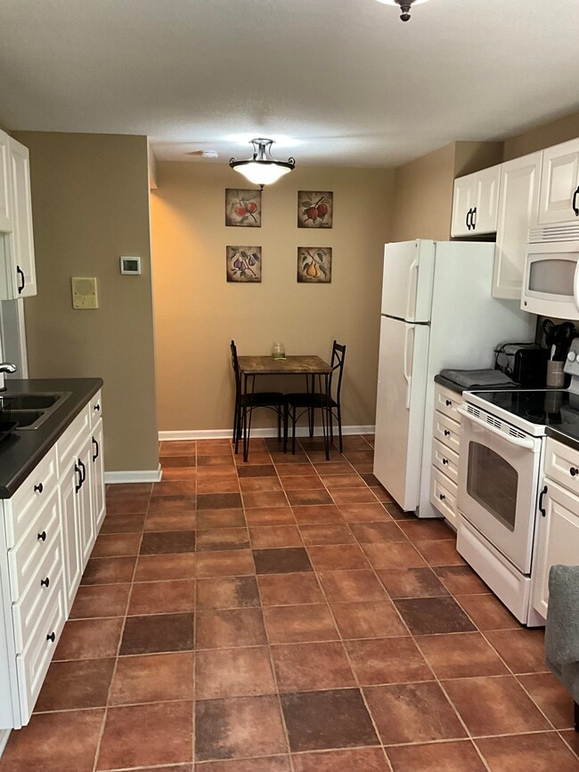Foto principal - 2455 Sunrise Dr