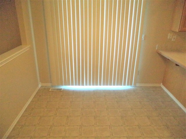 Building Photo - 879 S New Summer Ave