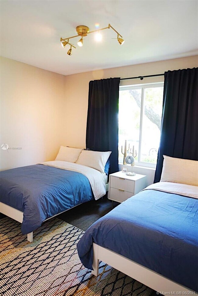 Foto del edificio - 513 SW 18th Ct