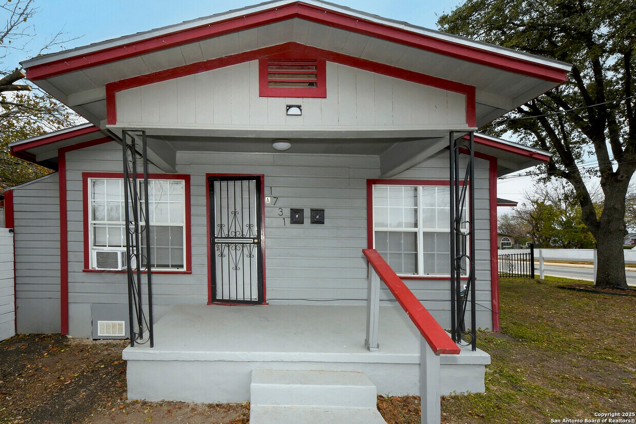 Foto principal - 1731 E Carson St