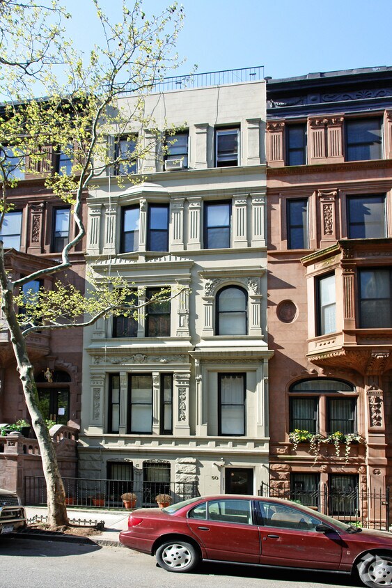 Building Photo - 50 W 85th St