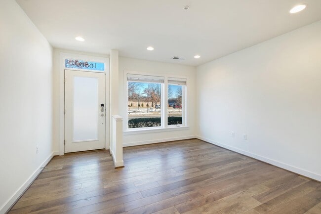 Photo - 16560 Crabbs Branch Way House