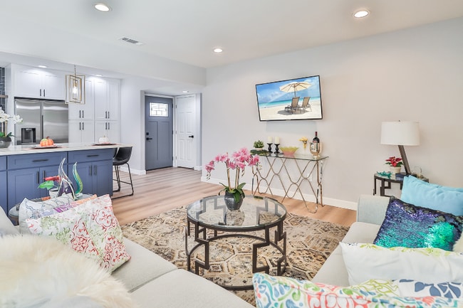 Building Photo - 8520 Jumilla Ave