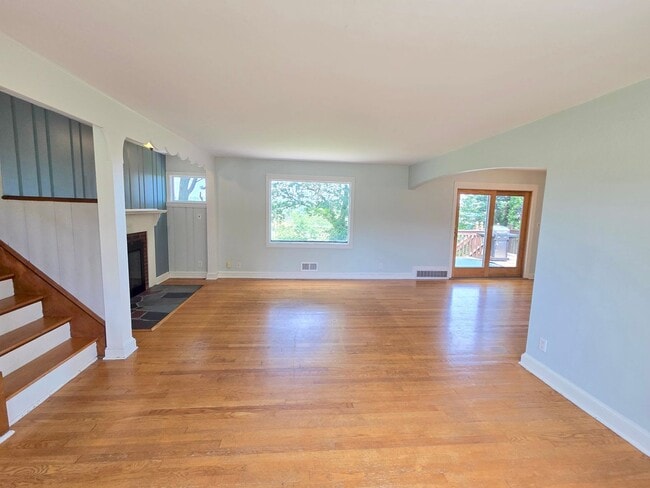 Building Photo - Amazing views overlooking the Raritan Rive...