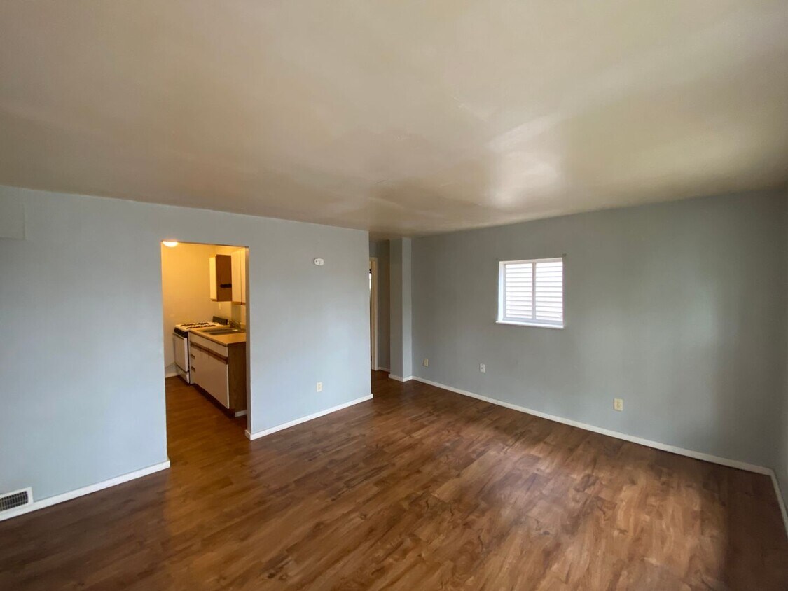 217 W 8th St Unit 2, Monroe, MI 48161 Room for Rent in Monroe, MI