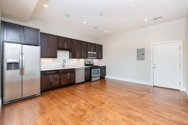 Building Photo - 339 D St