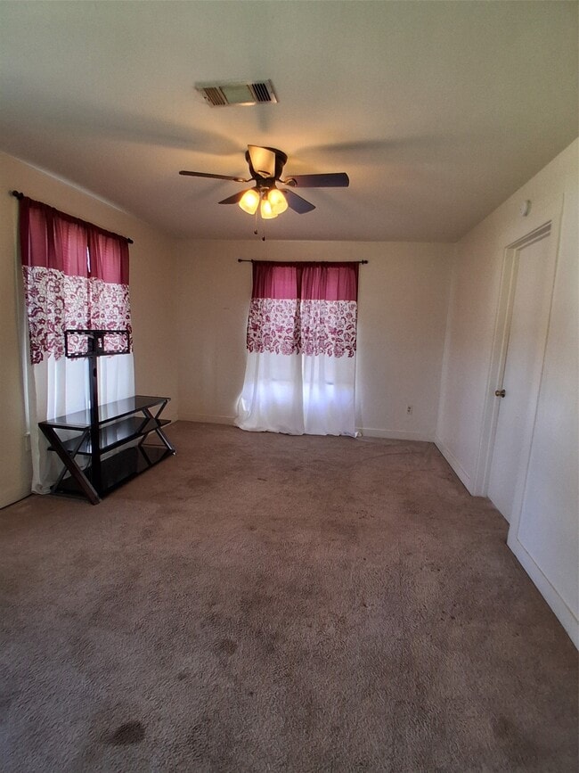 Building Photo - 204 Holderrieth Blvd