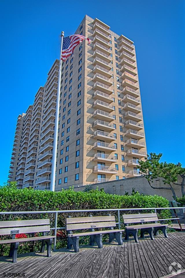 Building Photo - 5000 Boardwalk