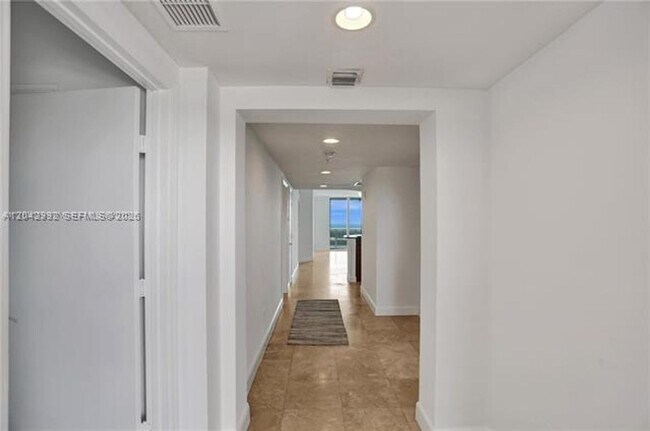 Building Photo - 15051 Royal Oaks Ln
