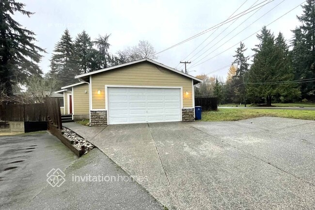 Building Photo - 13421 Des Moines Memorial Dr S