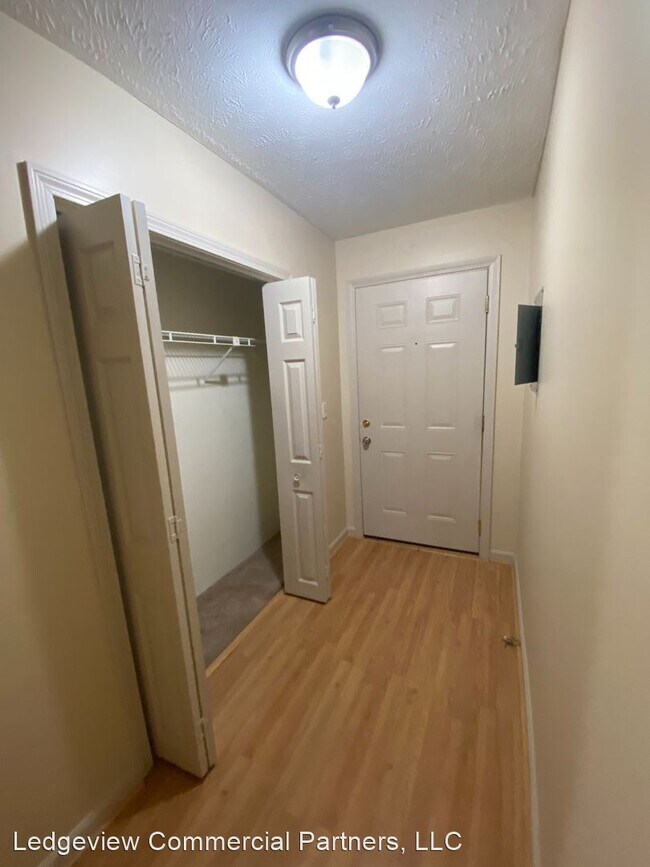 Building Photo - 2 br, 1 bath House - 1991 Bodwell Road # 17