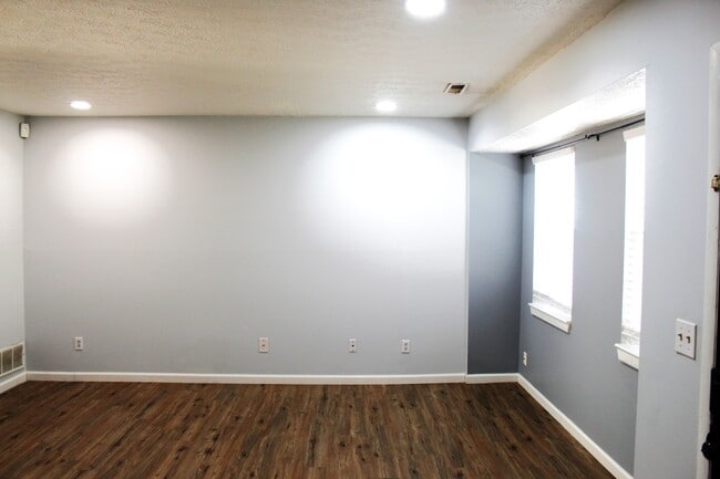 Building Photo - 1823 Worthington Run Dr