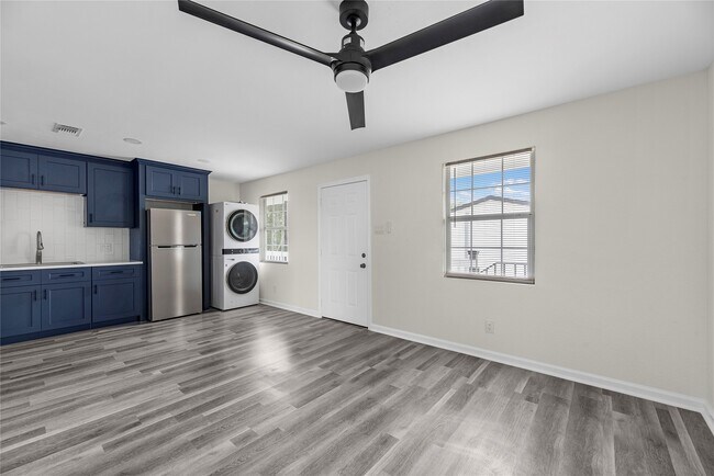 Building Photo - 7616 Grahamcrest Dr