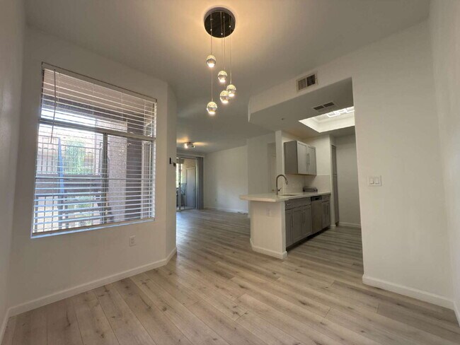 Foto del edificio - "Charming 1-Bedroom Retreat with Fireplace...